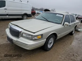 1997 Lincoln Town Car Executive с VIN 1LNLM81WXVY668492, выставлен на аукционе Copart как лот 42928625 с пробегом 165 955 миль миль и Списание • Salvage title. История ставок и продаж доступна на DreamBid. Изображение 1.