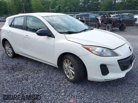 2013 Mazda 3 i Touring z VIN JM1BL1LP1D1832798, wystawiony jako IAAI lot #42466908 z przebiegiem 159 724 mil mil oraz . Historia ofert i sprzedaży dostępna na DreamBid. Obrazek 1.