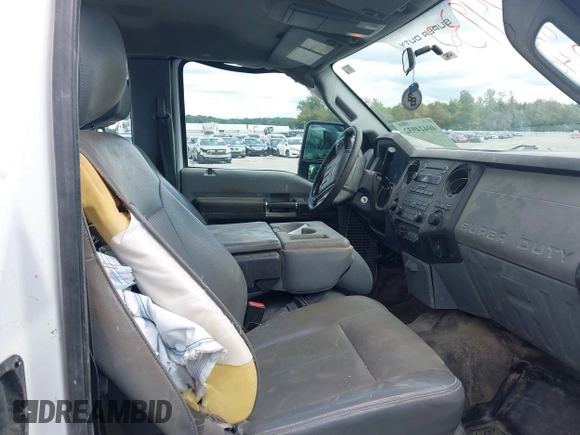 2013 Ford F-250 XL with VIN 1FT7X2BT8DEA72909, listed as a IAAI auction lot 40424932 with 392,409 mi miles and . Bid and sale history available at DreamBid. Image 5.