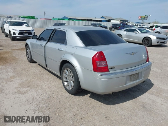 2005 Chrysler 300 with VIN 2C3JA63H05H693522, listed as a IAAI auction lot 41847279 with 162,037 mi miles. Bid and sale history available at carsss.com. Image 3.