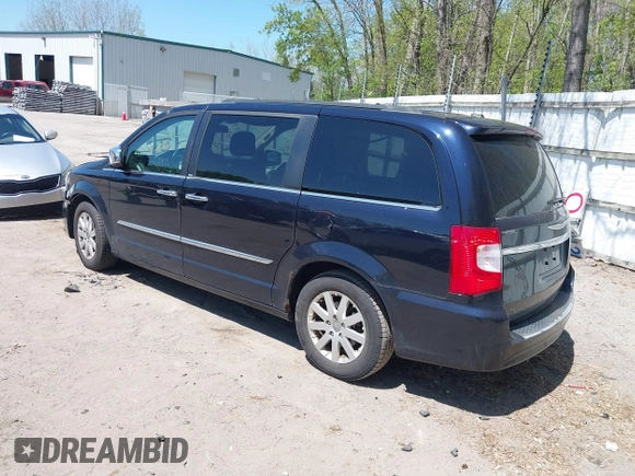2011 Chrysler Town & Country Touring L z VIN 2A4RR8DG0BR630879, wystawiony jako IAAI lot #42217815 z przebiegiem 175 568 mil mil oraz . Historia ofert i sprzedaży dostępna na DreamBid. Obrazek 3.