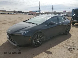 2023 Toyota Prius LE z VIN JTDACAAU4P3007061, wystawiony jako Copart lot #48859845 z przebiegiem 23 680 mil mil oraz Szkoda całkowita • Salvage title. Historia ofert i sprzedaży dostępna na DreamBid. Obrazek 1.