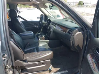 2007 GMC Yukon Denali z VIN 1GKFK63817J261736, wystawiony jako IAAI lot #42219145 z przebiegiem 214 260 mil mil oraz . Historia ofert i sprzedaży dostępna na DreamBid. Obrazek 5.