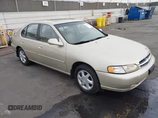 1998 Nissan Altima XE with VIN 1N4DL01D9WC110391, listed as a IAAI auction lot 41085735 with 100,322 mi miles. Bid and sale history available at carsss.com. Image 1.