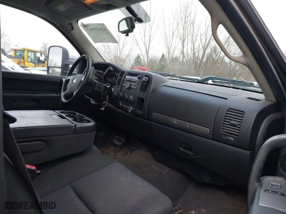 2011 Chevrolet Silverado 2500HD LT with VIN 1GC1KXC84BF248759, listed as a IAAI auction lot 41453557 with 273,874 mi miles. Bid and sale history available at carsss.com. Image 5.