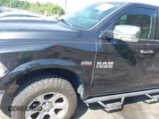 2016 Ram 1500 Laramie z VIN 1C6RR7NT4GS397534, wystawiony jako IAAI lot #42159199 z przebiegiem 120 322 mil mil oraz . Historia ofert i sprzedaży dostępna na DreamBid. Obrazek 6.