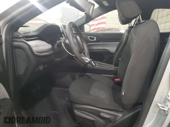 2024 Jeep Compass Sport с VIN 3C4NJDAN0RT158813, выставлен на аукционе Copart как лот 52794575 с пробегом 6 137 миль миль и Списание • Salvage title. История ставок и продаж доступна на DreamBid. Изображение 7.