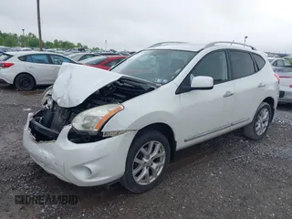 2011 Nissan Rogue S z VIN JN8AS5MV5BW263817, wystawiony jako IAAI lot #42171411 z przebiegiem 180 693 mil mil oraz . Historia ofert i sprzedaży dostępna na DreamBid. Obrazek 2.