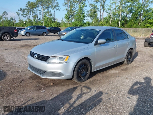 2014 Volkswagen Jetta SE с VIN 3VWD17AJ3EM227750, выставлен на аукционе IAAI как лот 42451317 с пробегом 138 666 миль миль и . История ставок и продаж доступна на DreamBid. Изображение 2.