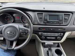 2018 Kia Sedona L with VIN KNDMA5C11J6409767, listed as a Copart auction lot 50896745 with 122,451 mi miles and Clean Title. Bid and sale history available at carsss.com. Image 9.