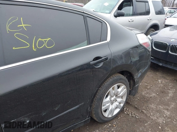 2009 Nissan Altima 2.5 S with VIN 1N4AL21E69C111073, listed as a IAAI auction lot 41852415 with 999,999 mi miles. Bid and sale history available at carsss.com. Image 6.