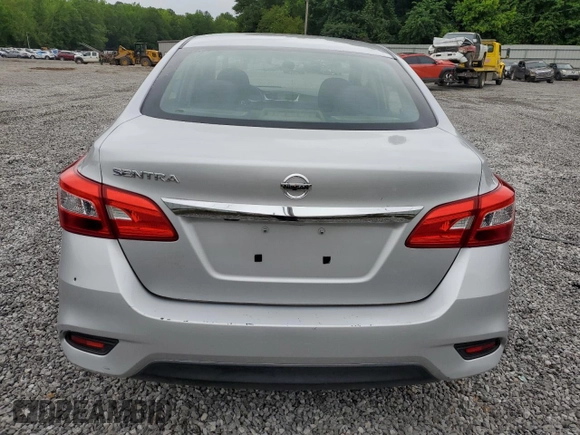 2018 Nissan Sentra S z VIN 3N1AB7AP5JY322517, wystawiony jako Copart lot #56134895 z przebiegiem 98 011 mil mil oraz Czysty tytuł • Clean title. Historia ofert i sprzedaży dostępna na DreamBid. Obrazek 6.