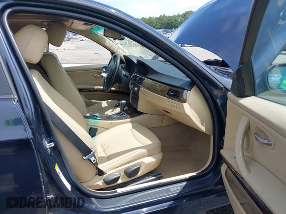 2007 BMW 3 Series 328xi z VIN WBAVC93577KX52072, wystawiony jako IAAI lot #42615912 z przebiegiem 138 000 mil mil oraz . Historia ofert i sprzedaży dostępna na DreamBid. Obrazek 5.