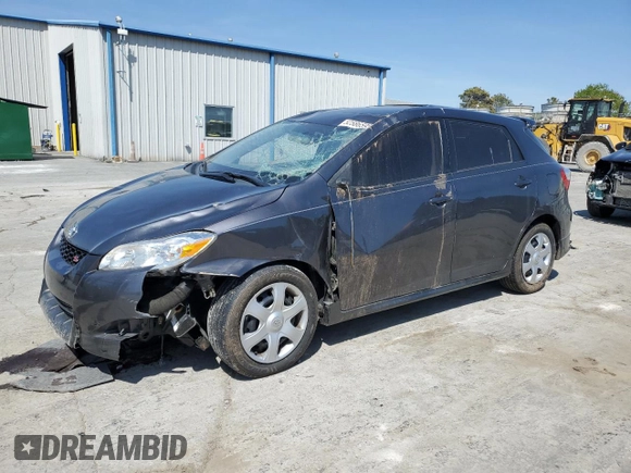 2010 Toyota Matrix S z VIN 2T1KE4EE7AC038080, wystawiony jako Copart lot #52586595 z przebiegiem 159 301 mil mil oraz Szkoda całkowita • Salvage title. Historia ofert i sprzedaży dostępna na DreamBid. Obrazek 1.