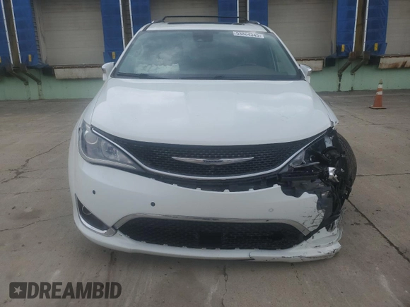2017 Chrysler Pacifica Limited with VIN 2C4RC1GG6HR504447, listed as a Copart auction lot 53864345 with 122,164 mi miles and Clean Title. Bid and sale history available at DreamBid. Image 5.
