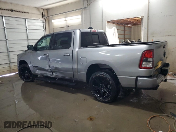 2021 Ram 1500 Big Horn z VIN 1C6SRFFT2MN598580, wystawiony jako Copart lot #52394285 z przebiegiem 34 468 mil mil oraz Szkoda całkowita • Salvage title. Historia ofert i sprzedaży dostępna na DreamBid. Obrazek 2.