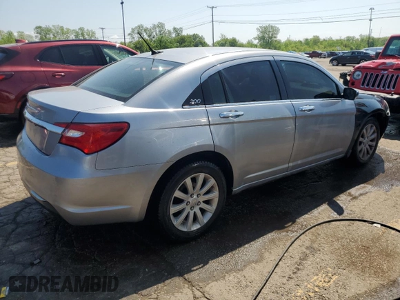 2014 Chrysler 200 Limited z VIN 1C3CCBCG2EN107848, wystawiony jako Copart lot #56942195 z przebiegiem 87 833 mil mil oraz Czysty tytuł • Clean title. Historia ofert i sprzedaży dostępna na DreamBid. Obrazek 3.