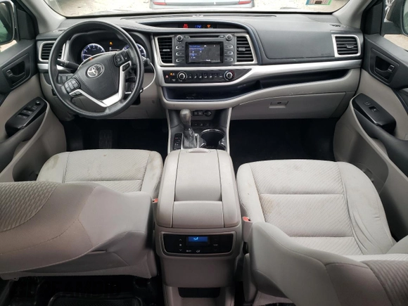 2017 Toyota Highlander LE with VIN 5TDBZRFH5HS375505, listed as a Copart auction lot 47137925 with 84,884 mi miles and Salvage title. Bid and sale history available at DreamBid. Image 8.