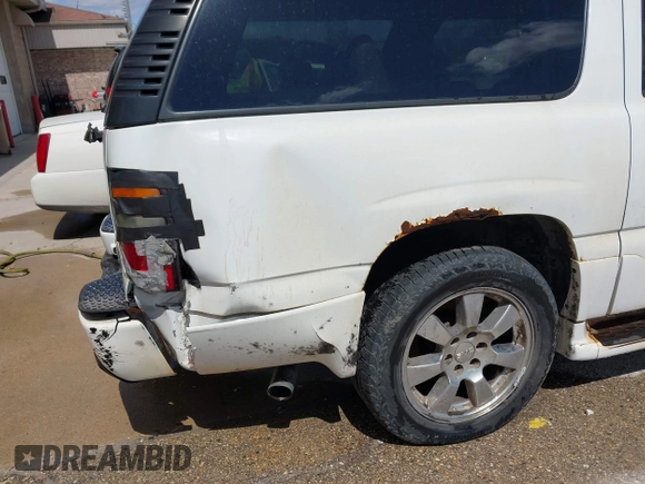 2006 GMC Yukon XL with VIN 1GKFK66UX6J119571, listed as a IAAI auction lot 41929460 with Not provided miles and . Bid and sale history available at DreamBid. Image 6.