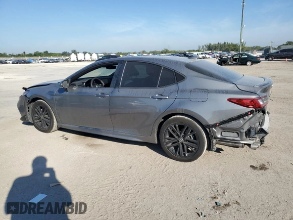2025 Toyota Camry LE z VIN 4T1DAACK0SU539680, wystawiony jako Copart lot #42923805 z przebiegiem 7 571 mil mil oraz Szkoda całkowita • Salvage title. Historia ofert i sprzedaży dostępna na DreamBid. Obrazek 2.