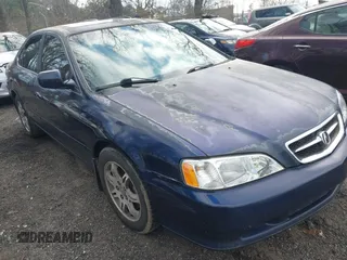 2001 Acura TL with VIN 19UUA56621A022442, listed as a IAAI auction lot 41627651 with 353,427 mi miles. Bid and sale history available at carsss.com. Image 1.