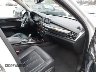 2016 BMW X5 xDrive40e z VIN 5UXKT0C55G0S77047, wystawiony jako IAAI lot #42224623 z przebiegiem 102 611 mil mil oraz . Historia ofert i sprzedaży dostępna na DreamBid. Obrazek 5.