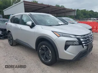 2024 Nissan Rogue SV с VIN 5N1BT3BA2RC712623, выставлен на аукционе IAAI как лот 42662005 с пробегом 39 061 миль миль и . История ставок и продаж доступна на DreamBid. Изображение 1.