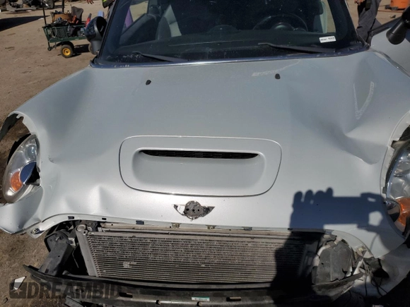 2012 MINI Convertible S z VIN WMWZP3C58CT550106, wystawiony jako Copart lot #45629035 z przebiegiem 104 851 mil mil oraz Szkoda całkowita • Salvage title. Historia ofert i sprzedaży dostępna na DreamBid. Obrazek 12.