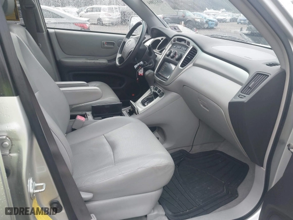 2004 Toyota Highlander with VIN JTEEP21AX40028541, listed as a IAAI auction lot 41812804 with 122,182 mi miles. Bid and sale history available at carsss.com. Image 5.
