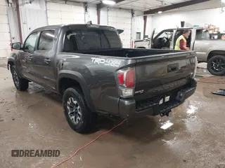 2021 Toyota Tacoma SR z VIN 5TFCZ5AN1MX268854, wystawiony jako IAAI lot #41608266 z przebiegiem 45 823 mil mil oraz . Historia ofert i sprzedaży dostępna na DreamBid. Obrazek 3.
