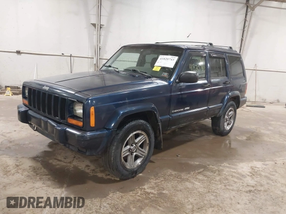 2000 Jeep Cherokee Classic with VIN 1J4FF58SXYL142372, listed as a IAAI auction lot 41820743 with 131,526 mi miles. Bid and sale history available at carsss.com. Image 2.