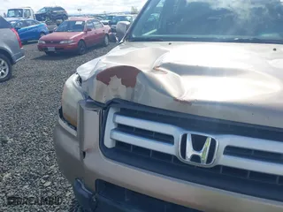 2008 Honda Pilot VP with VIN 5FNYF18228B005047, listed as a IAAI auction lot 41884691 with 260,166 mi miles. Bid and sale history available at carsss.com. Image 6.