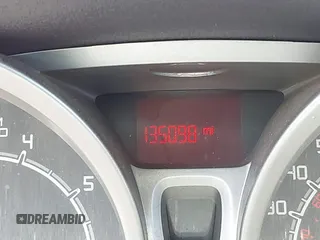 2013 Ford Fiesta SE z VIN 3FADP4BJ9DM167508, wystawiony jako IAAI lot #41696390 z przebiegiem Nie podano mil oraz . Historia ofert i sprzedaży dostępna na DreamBid. Obrazek 15.