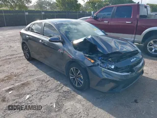 2024 Kia Forte LXS with VIN 3KPF24AD5RE720735, listed as a IAAI auction lot 41956986 with 27,967 mi miles and . Bid and sale history available at DreamBid. Image 1.