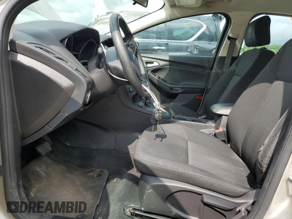 2015 Ford Focus SE z VIN 1FADP3F29FL312757, wystawiony jako Copart lot #61198315 z przebiegiem 84 944 mil mil oraz Szkoda całkowita • Salvage title. Historia ofert i sprzedaży dostępna na DreamBid. Obrazek 7.