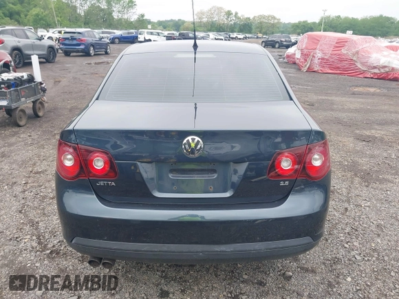 2010 Volkswagen Jetta Limited Edition z VIN 3VWAZ7AJ5AM155049, wystawiony jako IAAI lot #42276777 z przebiegiem 88 699 mil mil oraz . Historia ofert i sprzedaży dostępna na DreamBid. Obrazek 16.