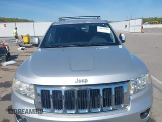 2011 Jeep Grand Cherokee Laredo z VIN 1J4RR4GGXBC571823, wystawiony jako IAAI lot #42093768 z przebiegiem 153 978 mil mil oraz . Historia ofert i sprzedaży dostępna na DreamBid. Obrazek 6.
