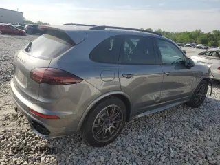 2017 Porsche Cayenne GTS z VIN WP1AD2A22HLA83654, wystawiony jako Copart lot #52196695 z przebiegiem 119 327 mil mil oraz Szkoda całkowita • Salvage title. Historia ofert i sprzedaży dostępna na DreamBid. Obrazek 3.