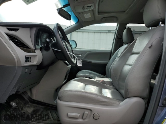 2017 Toyota Sienna XLE Auto Access Seat z VIN 5TDYZ3DC5HS772503, wystawiony jako Copart lot #54207045 z przebiegiem 158 251 mil mil oraz Szkody całkowita. Historia ofert i sprzedaży dostępna na DreamBid. Obrazek 7.