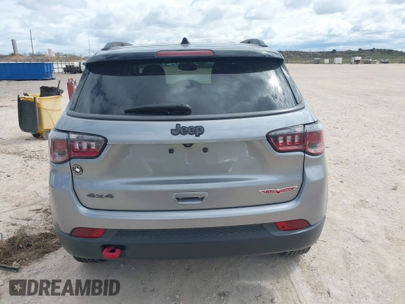 2020 Jeep Compass Trailhawk z VIN 3C4NJDDB5LT171727, wystawiony jako IAAI lot #41844523 z przebiegiem 103 952 mil mil oraz . Historia ofert i sprzedaży dostępna na DreamBid. Obrazek 16.