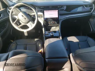 2023 Jeep Grand Cherokee 30th Anniversary z VIN 1C4RJYB64P8769262, wystawiony jako Copart lot #84694194 z przebiegiem 25 239 mil mil oraz Szkoda całkowita • Salvage title. Historia ofert i sprzedaży dostępna na DreamBid. Obrazek 8.