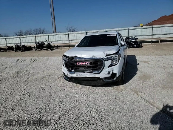 2022 GMC Terrain SLE z VIN 3GKALMEV8NL299954, wystawiony jako Copart lot #49886335 z przebiegiem 25 992 mil mil oraz Szkoda całkowita • Salvage title. Historia ofert i sprzedaży dostępna na DreamBid. Obrazek 12.