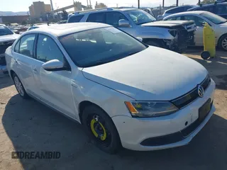 2013 Volkswagen Jetta Hybrid SEL with VIN 3VW637AJXDM282598, listed as a IAAI auction lot 41473473 with 130,889 mi miles and . Bid and sale history available at DreamBid. Image 1.