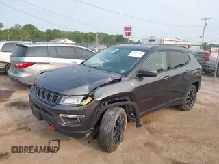 2019 Jeep Compass Trailhawk z VIN 3C4NJDDB9KT686048, wystawiony jako IAAI lot #42414161 z przebiegiem 92 683 mil mil oraz . Historia ofert i sprzedaży dostępna na DreamBid. Obrazek 6.