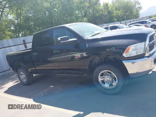 2012 Ram 2500 ST z VIN 3C6UD5CL2CG291018, wystawiony jako IAAI lot #42573010 z przebiegiem Nie podano mil oraz . Historia ofert i sprzedaży dostępna na DreamBid. Obrazek 12.