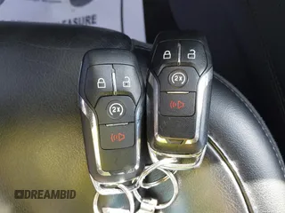 2015 Lincoln MKC z VIN 5LMCJ1A90FUJ32652, wystawiony jako IAAI lot #41853480 z przebiegiem 110 219 mil mil oraz . Historia ofert i sprzedaży dostępna na DreamBid. Obrazek 11.