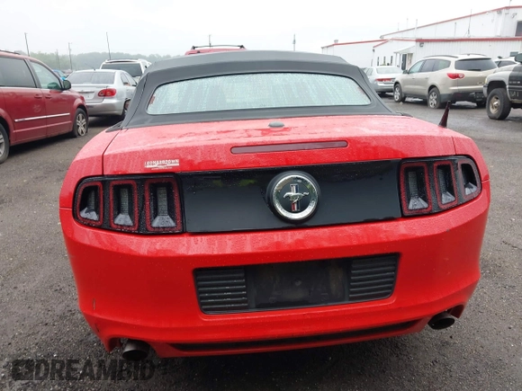 2014 Ford Mustang V6 с VIN 1ZVBP8EMXE5243143, выставлен на аукционе IAAI как лот 42590172 с пробегом 373 579 миль миль и . История ставок и продаж доступна на DreamBid. Изображение 16.