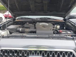 2018 Toyota Tacoma SR5 with VIN 3TMAZ5CN1JM071396, listed as a IAAI auction lot 42061640 with 122,148 mi miles and . Bid and sale history available at DreamBid. Image 10.