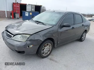2005 Ford Focus S with VIN 1FAFP34N05W309572, listed as a IAAI auction lot 41861194 with 216,943 mi miles. Bid and sale history available at carsss.com. Image 2.