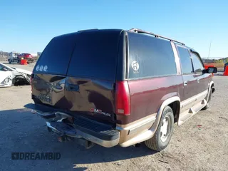 1997 GMC Suburban z VIN 1GKEC16RXVJ703491, wystawiony jako IAAI lot #41219414 z przebiegiem 362 551 mil mil oraz . Historia ofert i sprzedaży dostępna na DreamBid. Obrazek 4.